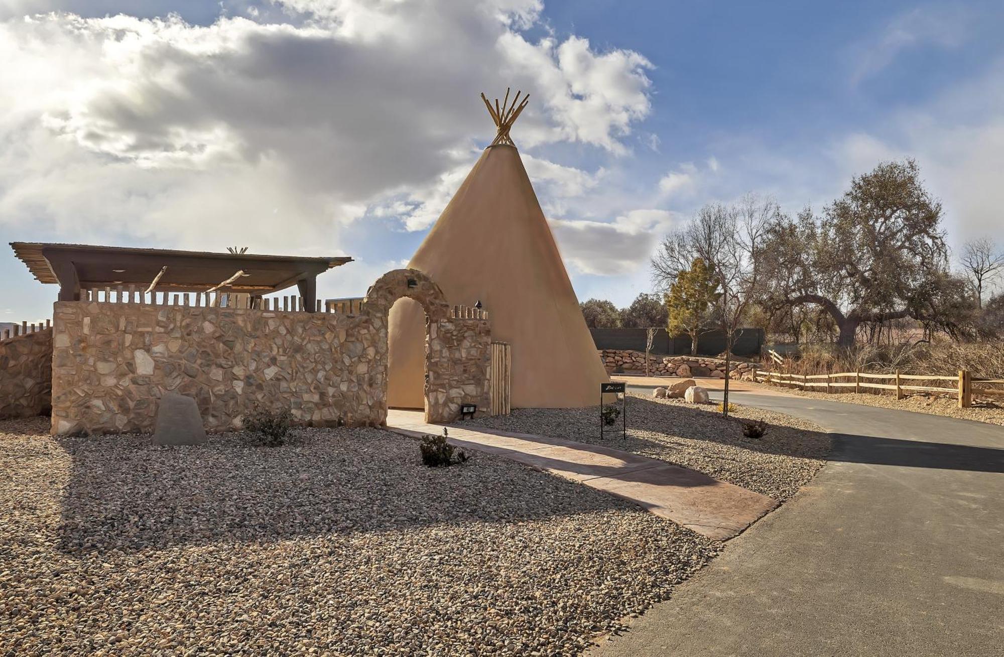 Zion White Bison Glamping & Rv *