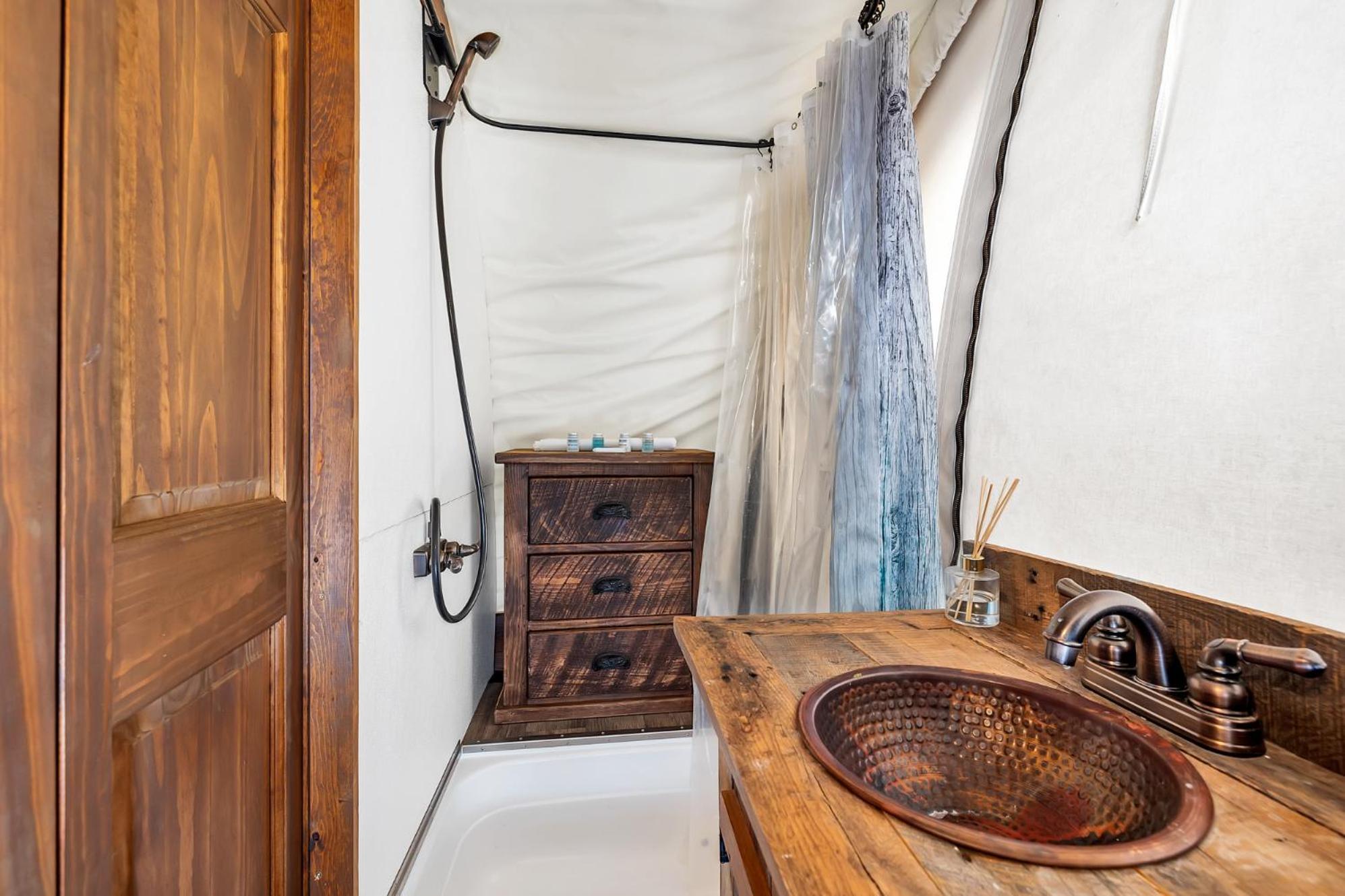 Zion White Bison Glamping & Rv * Virgin